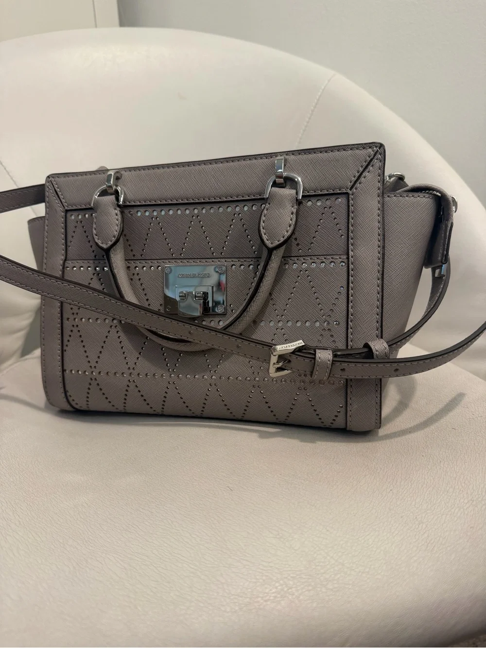 Michael Kors Small Tina Top Zip Messenger In Saffiano Leather Sachel: Pearl Grey